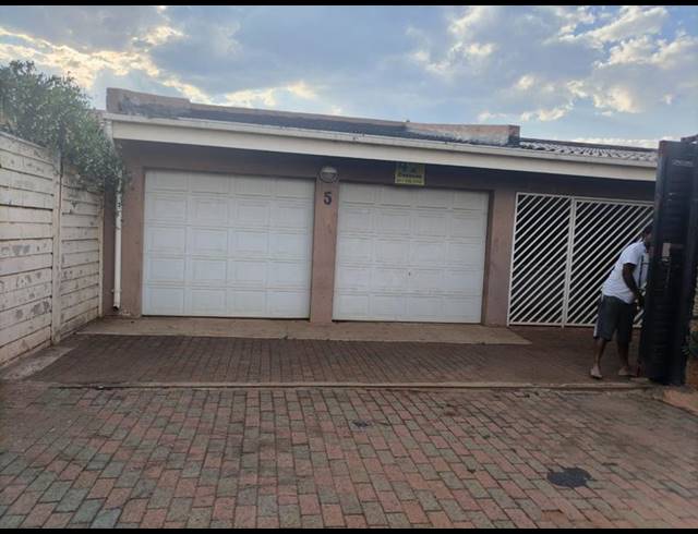 4 BEDROOM HOUSE FOR SALE IN PALM RIDGE